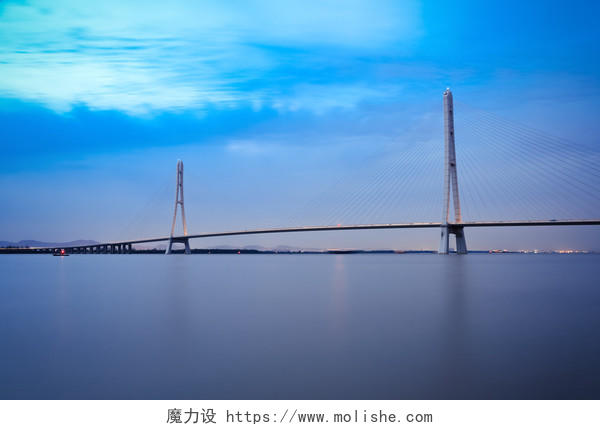 黄昏下的南京长江大桥南京旅游